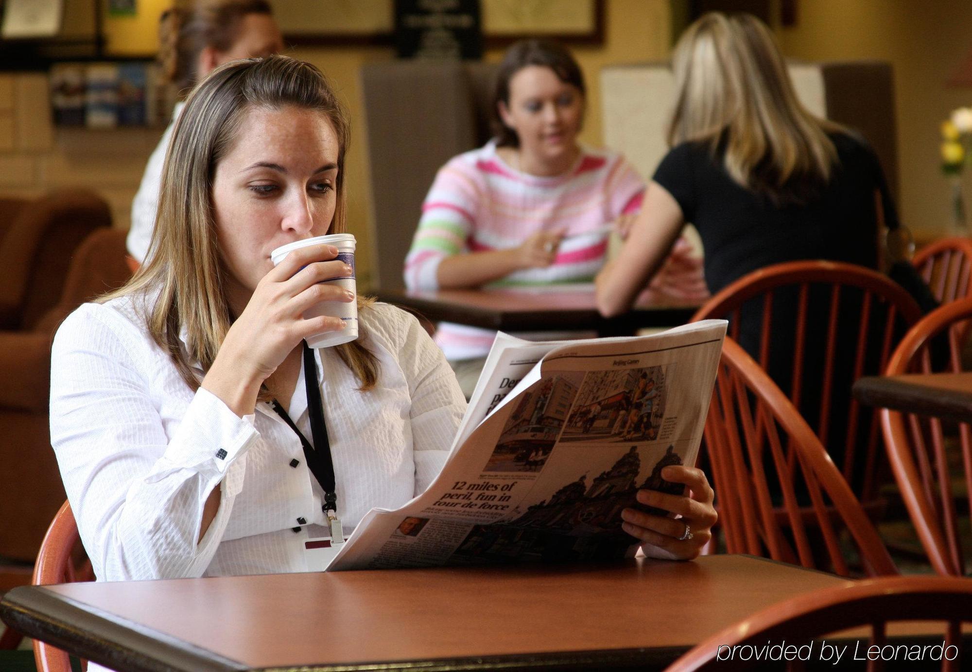 Hampton Inn & Suites State College At Williamsburg Square Restaurant foto